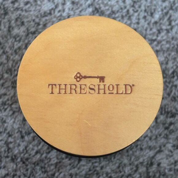 Threshold, whiskey + oak crackling wick candle - Picture 2 of 6